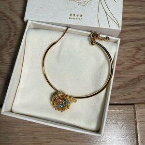 Bracelet with perfume capsule charm